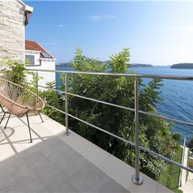 Luxury 5 Bedroom Beachfront Villa with Pool in Lozica near Dubrovnik, sleeps 10-12